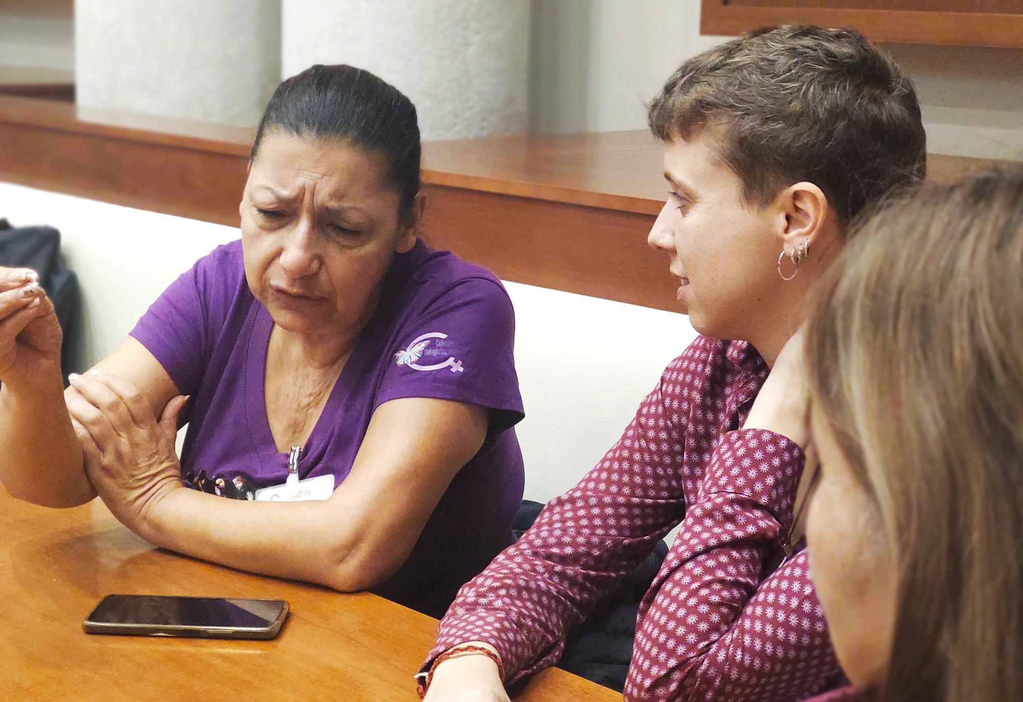 Las Madres de Soacha en el Parlamento catalán en su reciente gira europea.